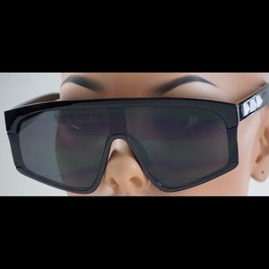 “Amberly” (Black)